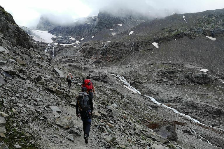 Bergsteiger im Gelände