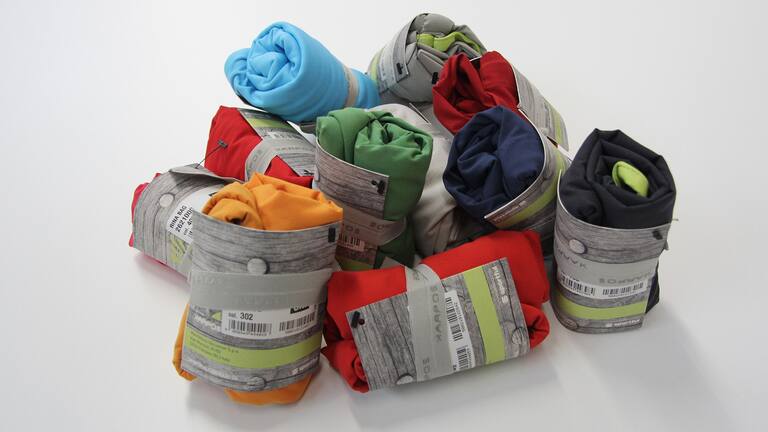 Die Rina Bag gibt es in elf bunten Farben.