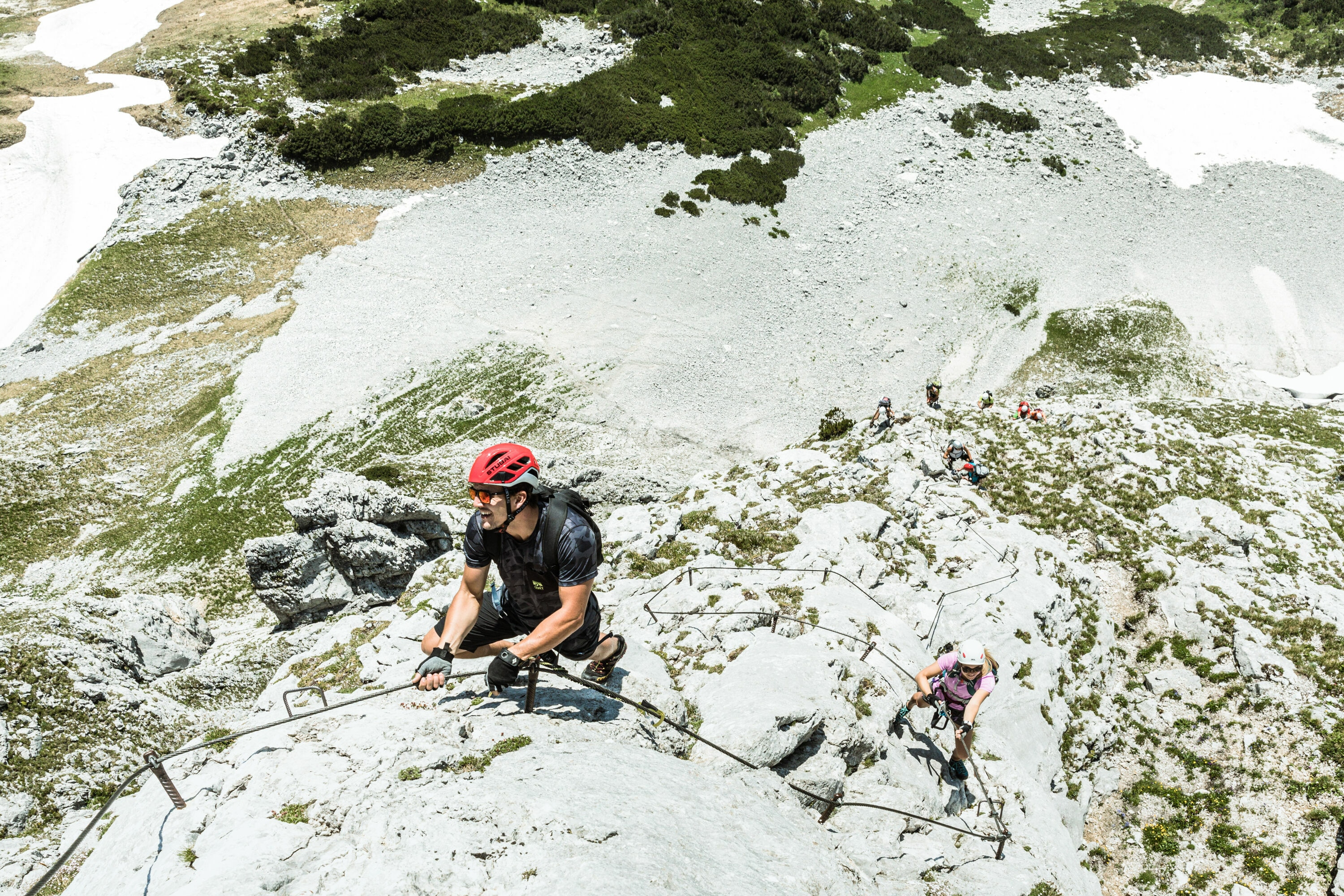 Tiefblick im Gamsblick-Klettersteig in der Steiermark