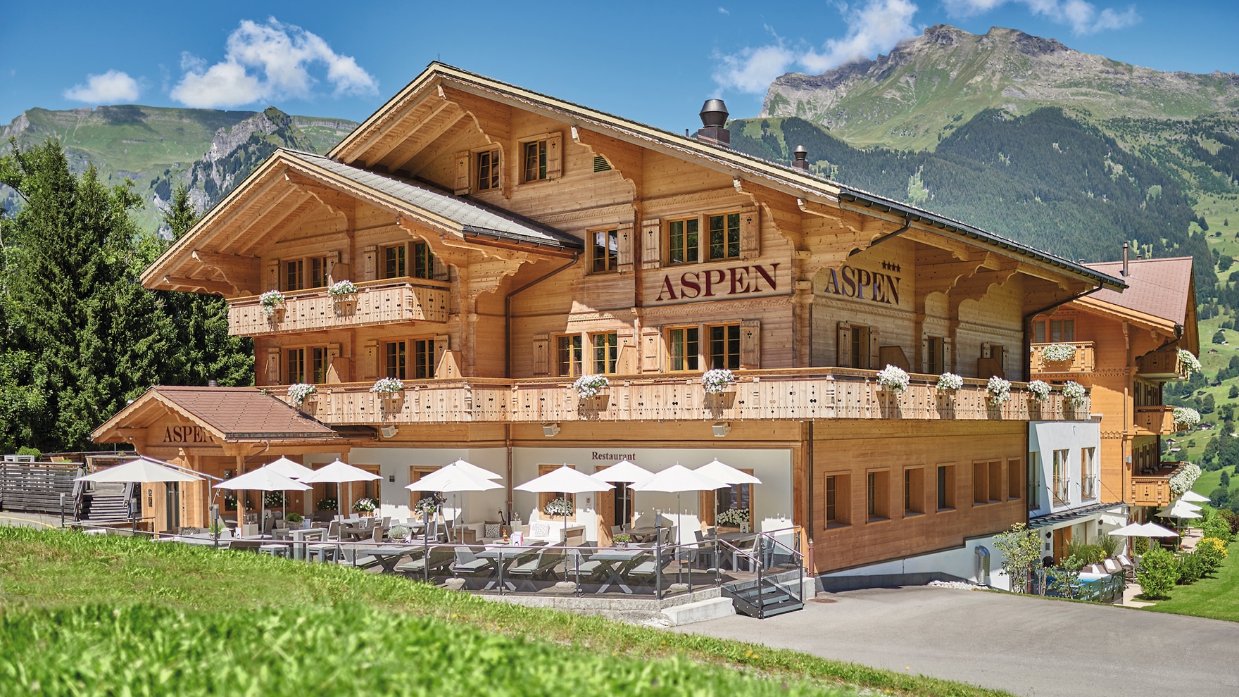 Viele der typischen Schweizer Hotel liegen inmitten der Bergwelt und sind daher ideale Basislager für Wanderungen.