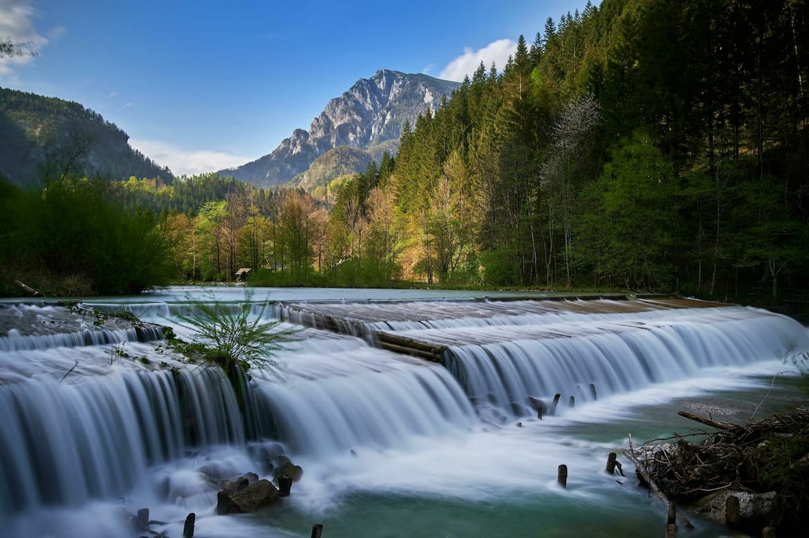 Fluss Savinja und die Raduha im Hintergrund