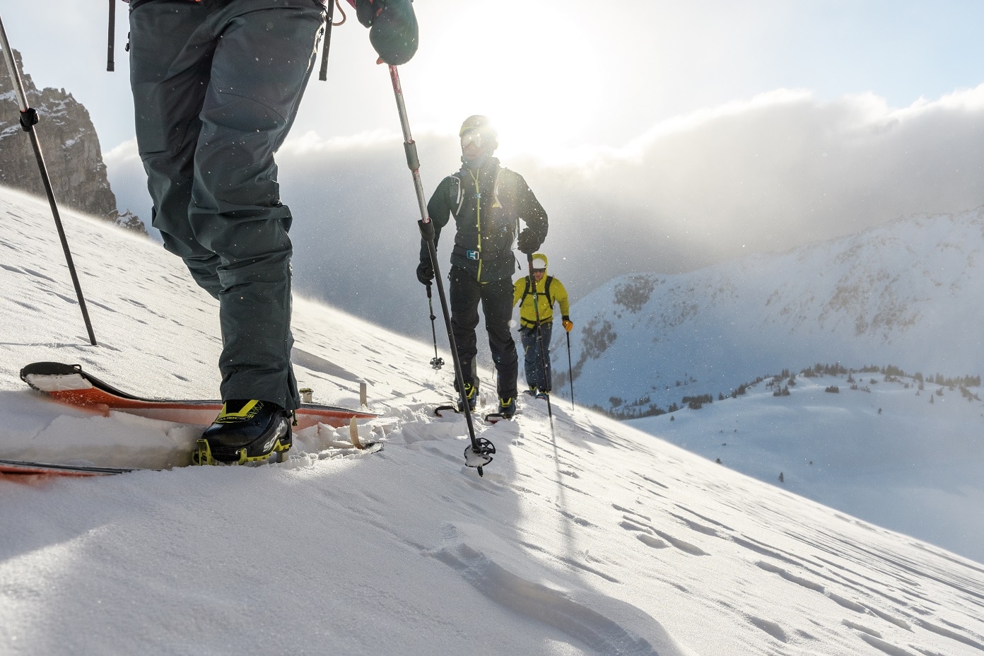 Der aufstiegsorientierte Skitourengeher freut sich über jedes Gramm weniger am Fuß