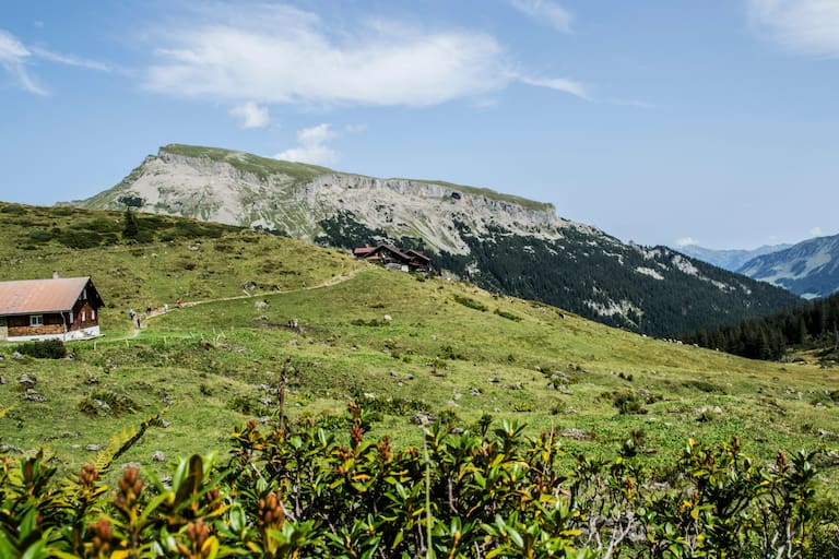 Blick zur Schwarzwasserhütte und dem Hohen Ifen