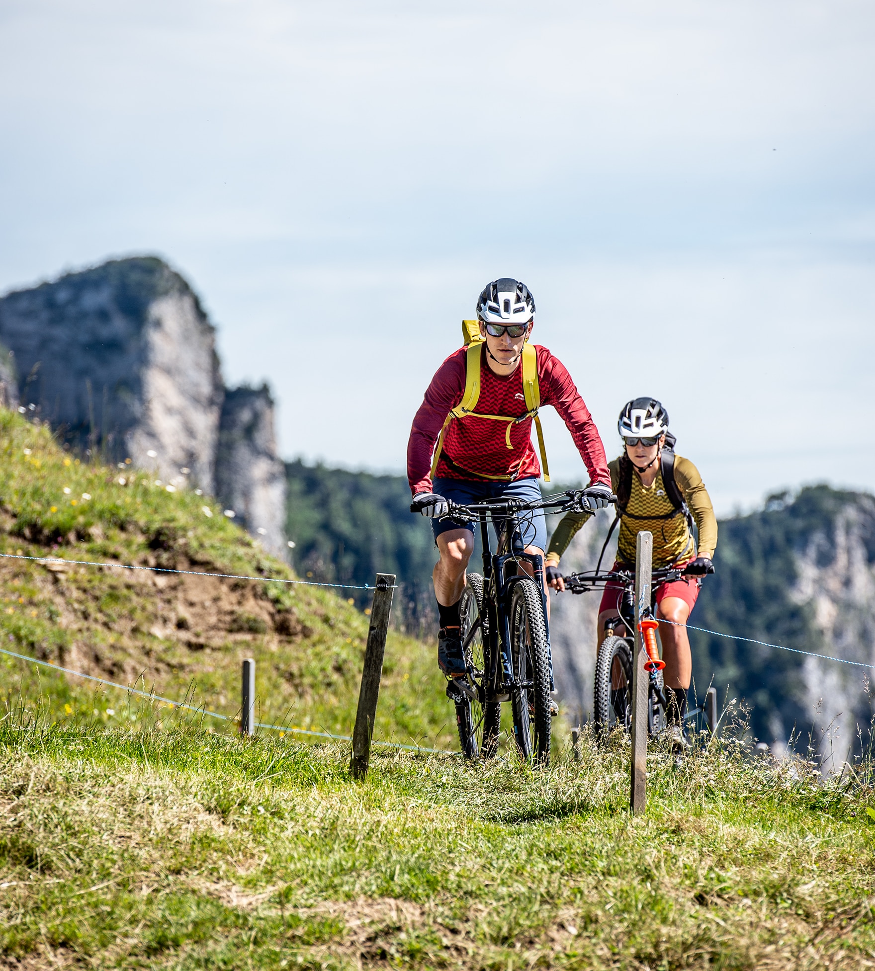 Für ein effizientes Bergauf fahren ist die richtige Einstellung deines Bikes und die Sattelhöhe grundlegend.
