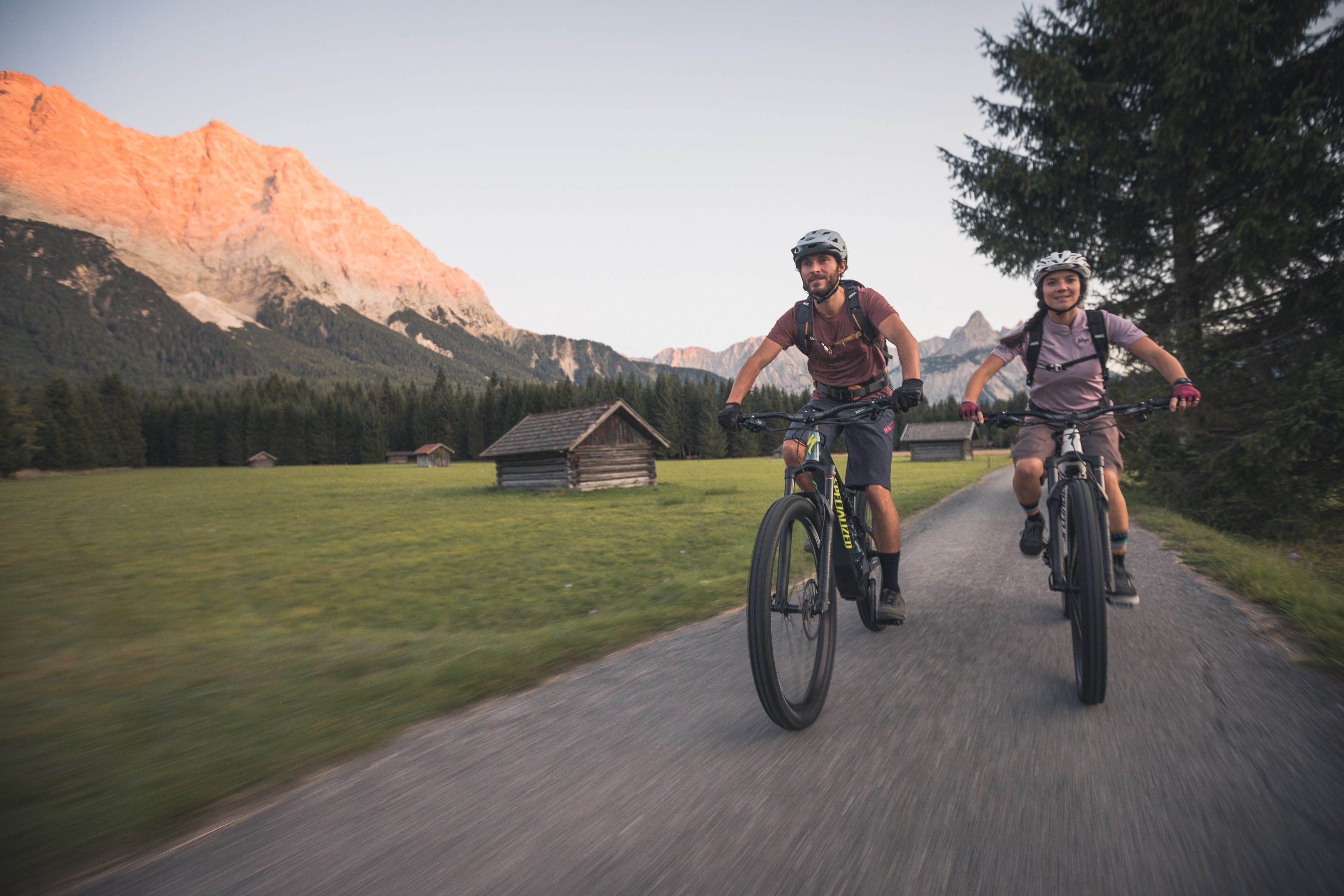 Die Tiroler Zugspitz Arena wartet mit über 100 Touren für Biker auf.
