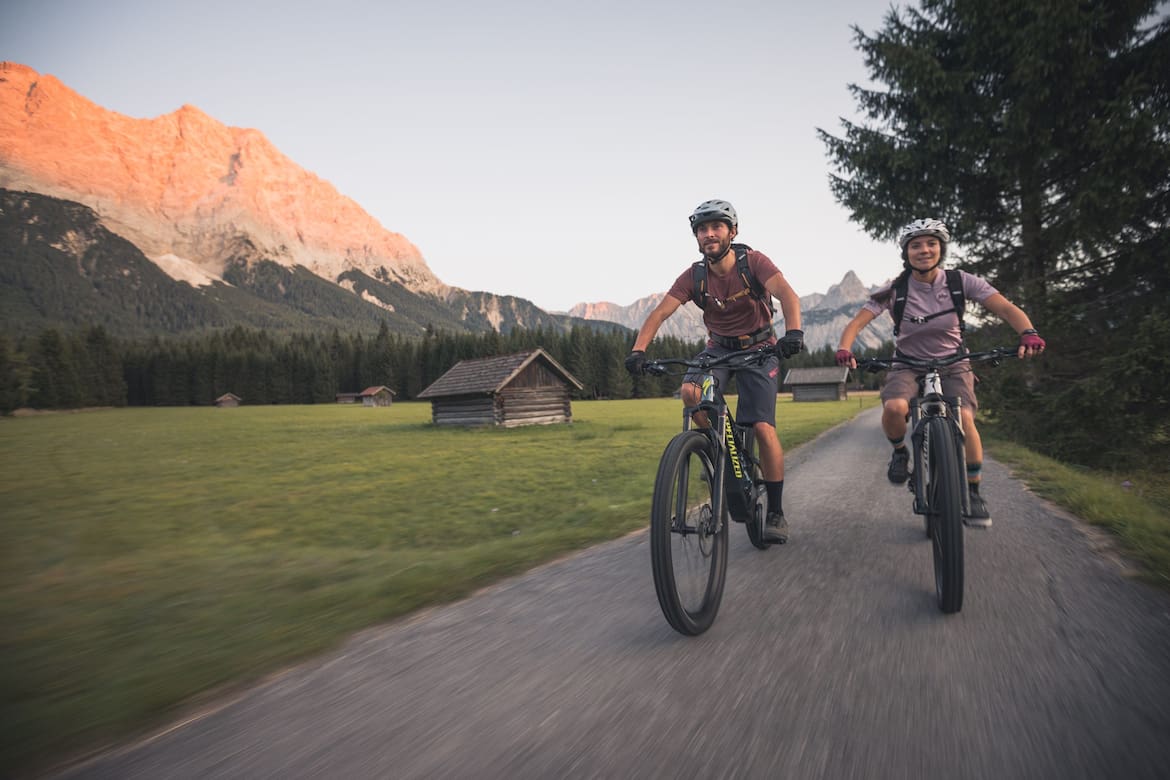 Die Tiroler Zugspitz Arena wartet mit über 100 Touren für Biker auf.