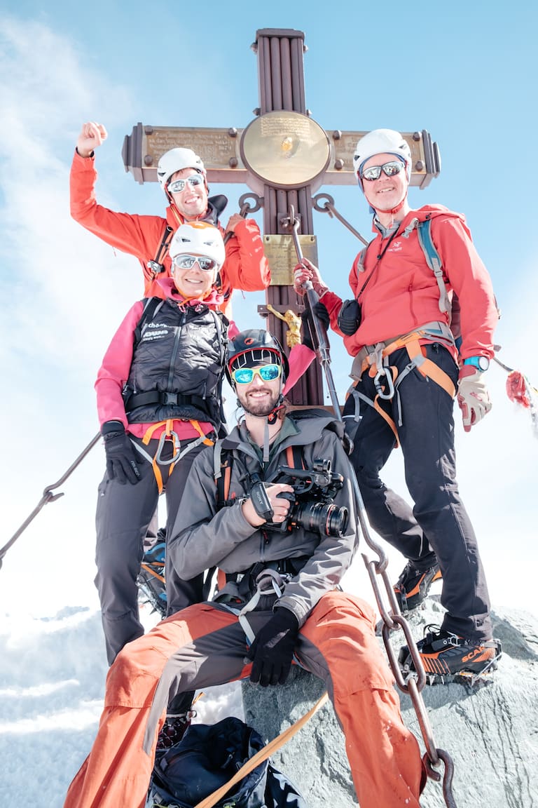 Team Bergwelten - Simon Schöpf, Gerlinde Kaltenbrunner, Stephan Zenz und Klaus Haselböck am Gipfel