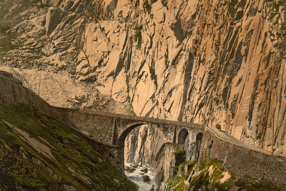 Bergsage: Die Teufelsbrücke in der Schöllenenschlucht - Bergwelten