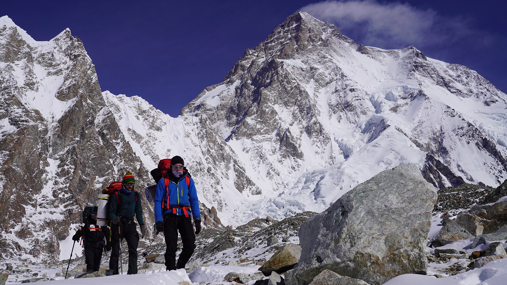 Tauche ein ins Herz der polnischen K2-Expedition.