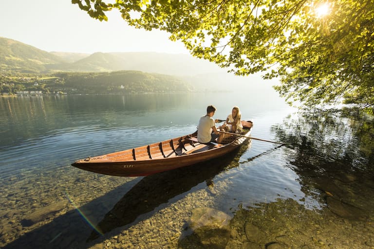 Picknick im Boot direkt auf dem Wasser - ruhige Buchten bieten Zeit für Zweisamkeit.