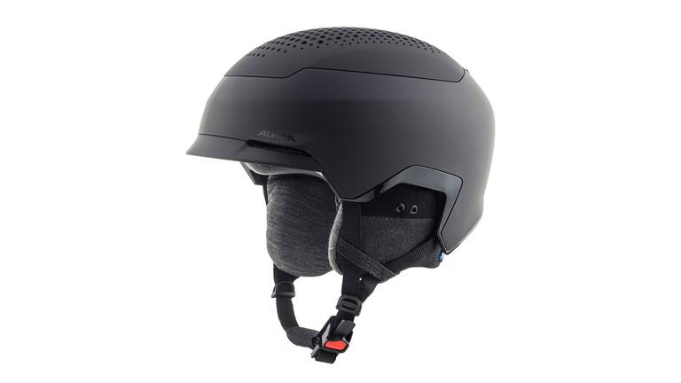 Der Mips Helm von Alpina schützt nicht nur den Kopf, sondern sieht gleichzeitig elegant aus. 