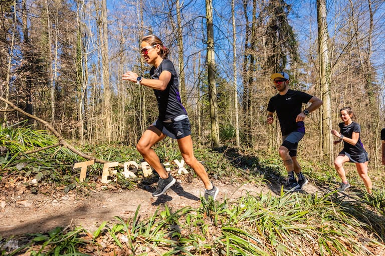 Die adidas-terrex-Athletin Jasmin Nunige führt die Trailrunner auf den Uetliberg