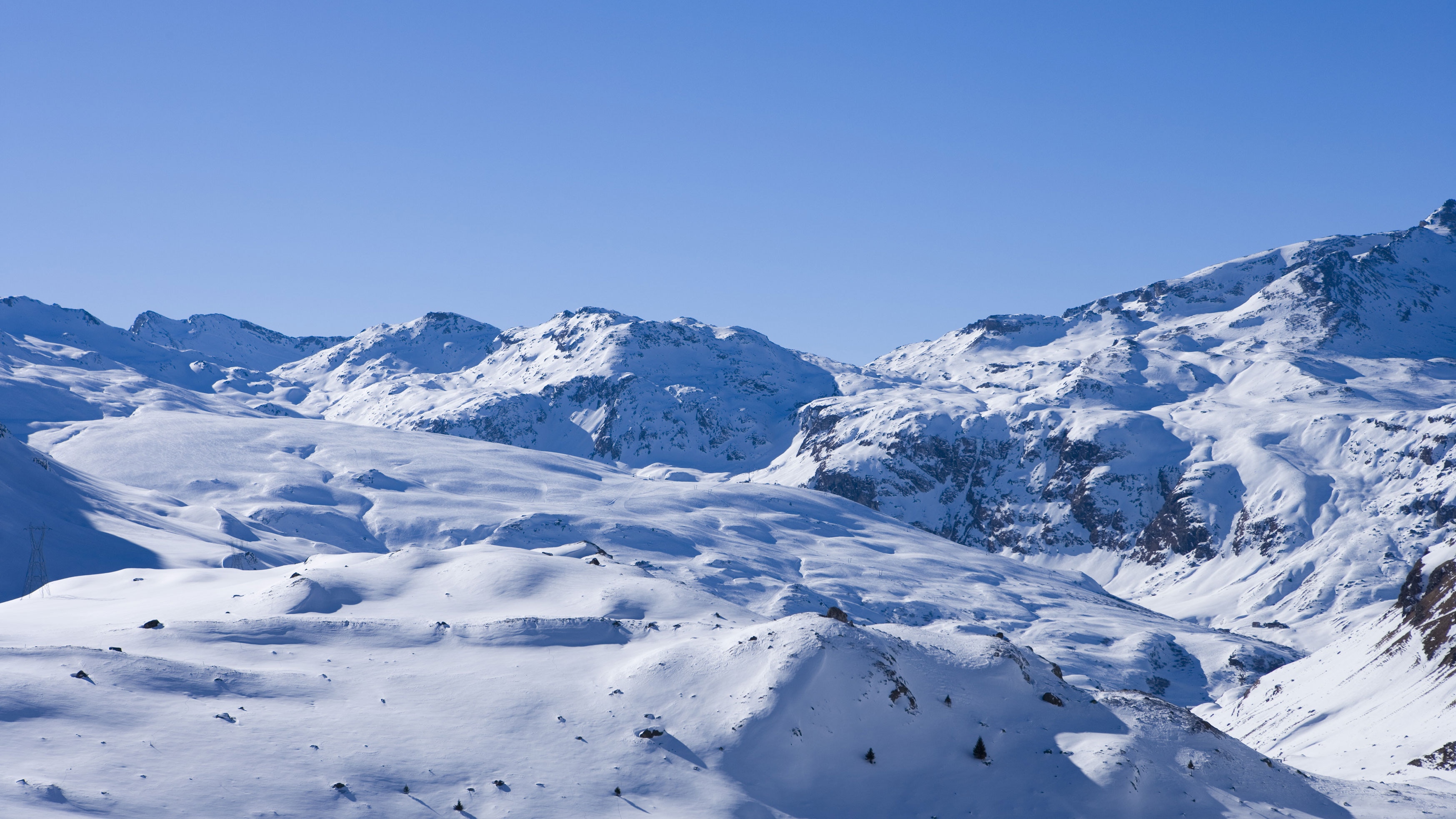 Die verschneiten Albula Alpen im Kanton Graubünden
