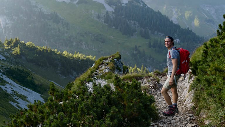 Wanderer am Alpstein in den Appenzeller Alpen in der Schweiz