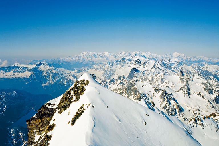 Schweiz: Blick über die Walliser Alpen