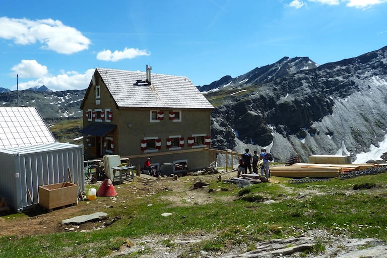 Baustart auf der Salmhütte in Kärnten: Baggerarbeiten