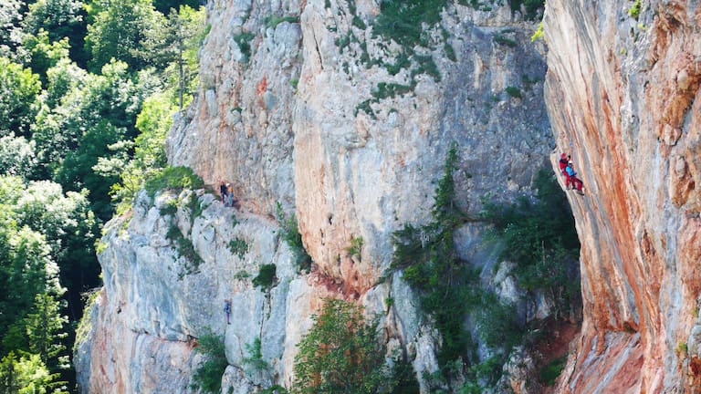 Basiskurs der österreichischen Bergrettung: Bergung mit einer Gebirgstrage