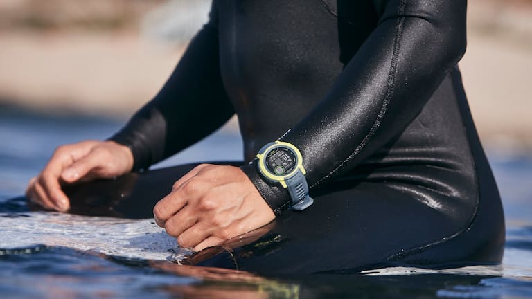 Egal ob Wellenreiten, Radfahren oder Laufen – mit den Multisport-Smartwatches der Instinct 2 Serie von Garmin bist du für jedes Abenteuer gerüstet.