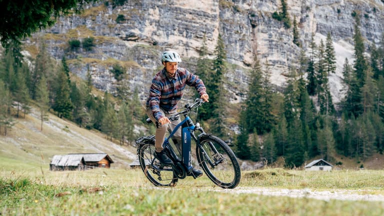 Als Pendler-Bike für den Weg in die Arbeit und als Spaßgerät für die Freizeit: SUV-E-Bikes liegen diesen Sommer voll im Trend. 