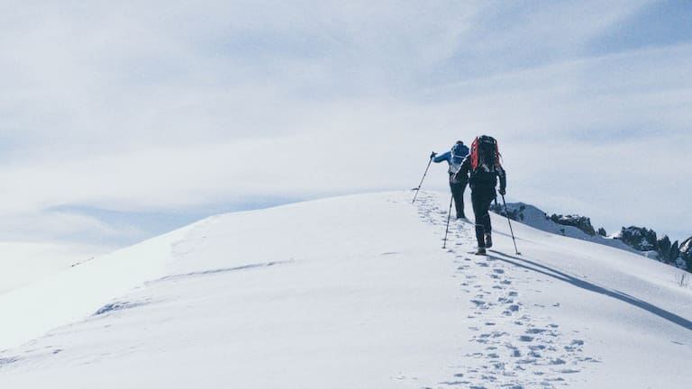 Microadventures wie das Skitouren auf dem Hausberg, sind kleine Abenteuer, die den Winter erhellen.