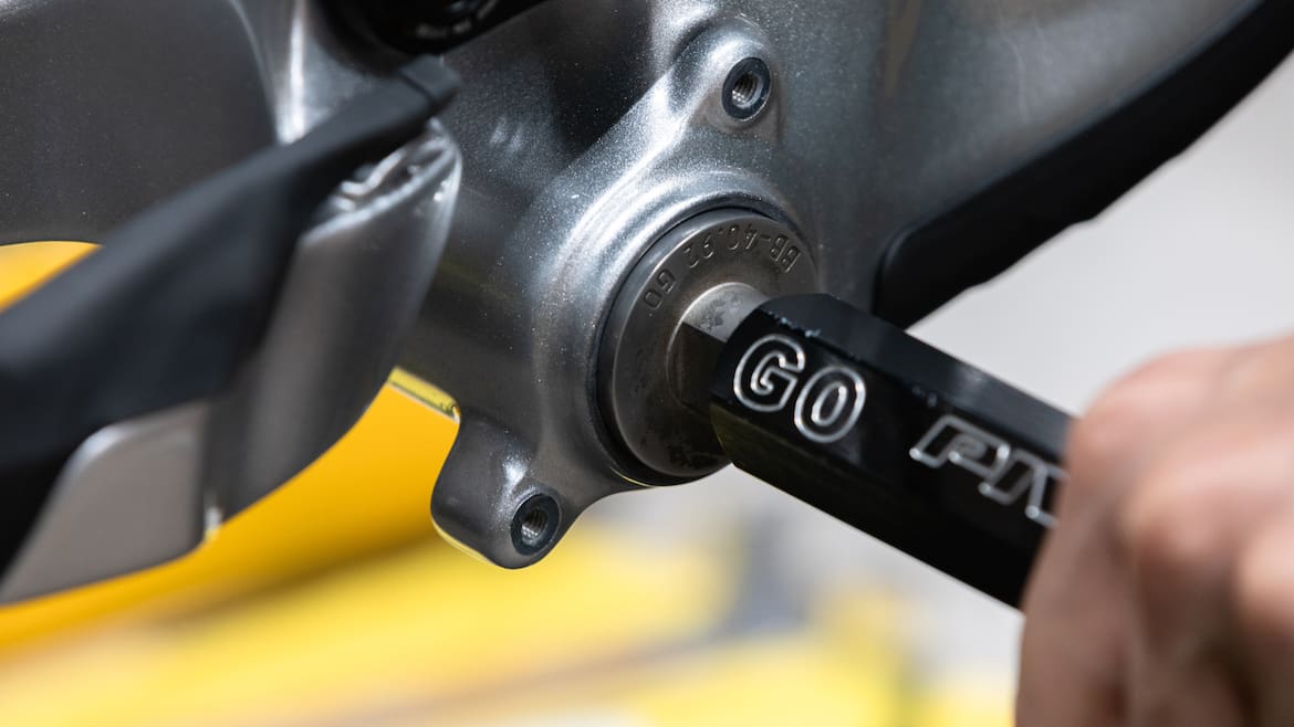 Bei der Montage eines Bikes zählt jeder Millimeter. Bei Pivot Cycles ist die Fehlertoleranz dünner als ein menschliches Haar.