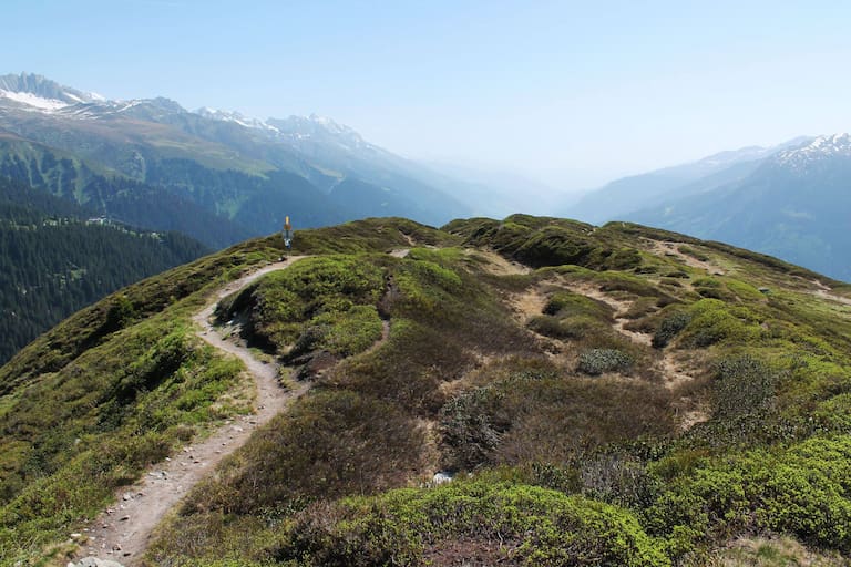 Wandern am Panoramaweg Bostg in Graubünden