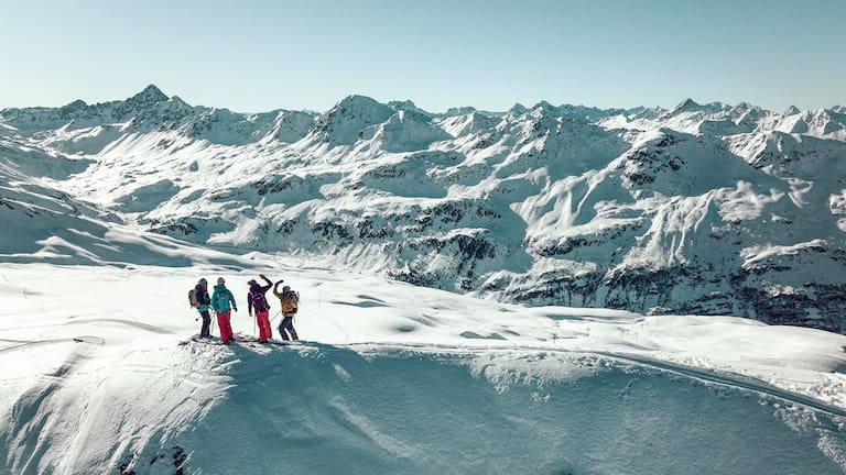 Die grandiose Bergwelt rund um Davos Klosters ist ideal für die erste Skitour mit professioneller Begleitung.