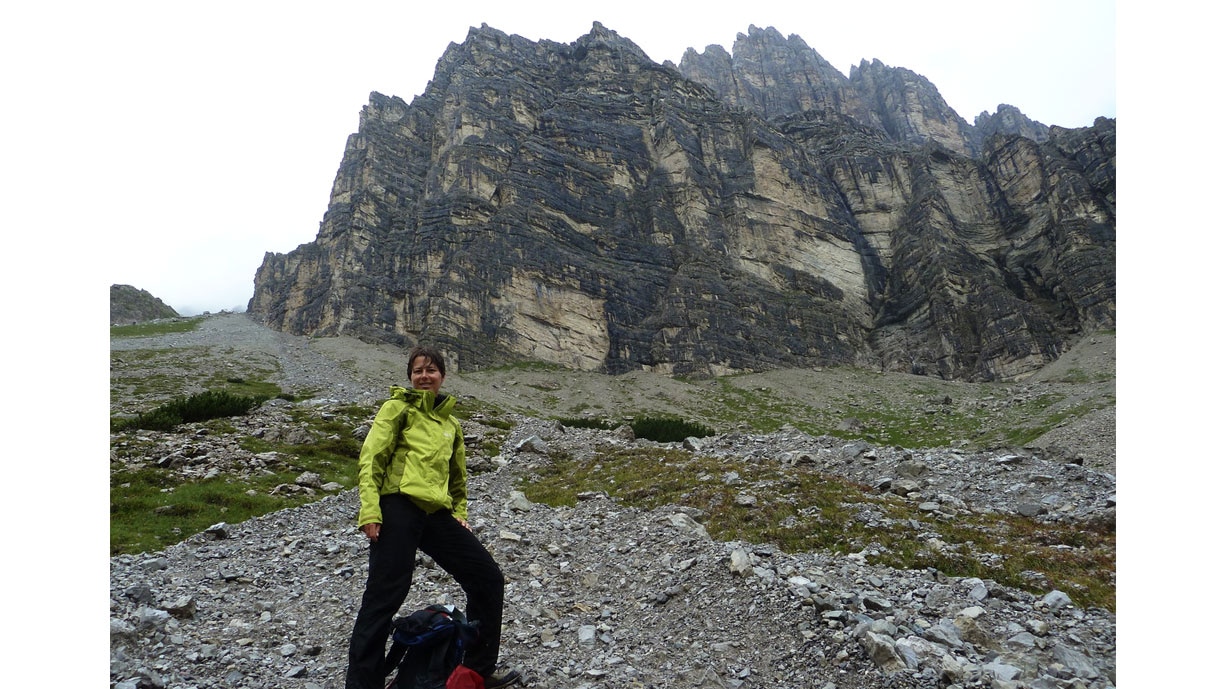 Alpin-Ökologin Christina Schwann in den Bergen