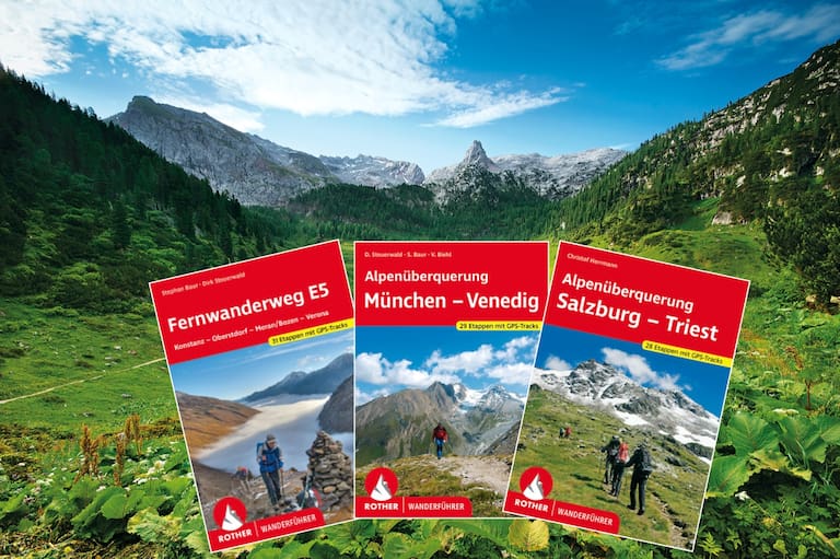 Die Rother Wanderführer der Alpenüberquerungen - im Hintergrund der Funtensee und das Schottmalhorn.