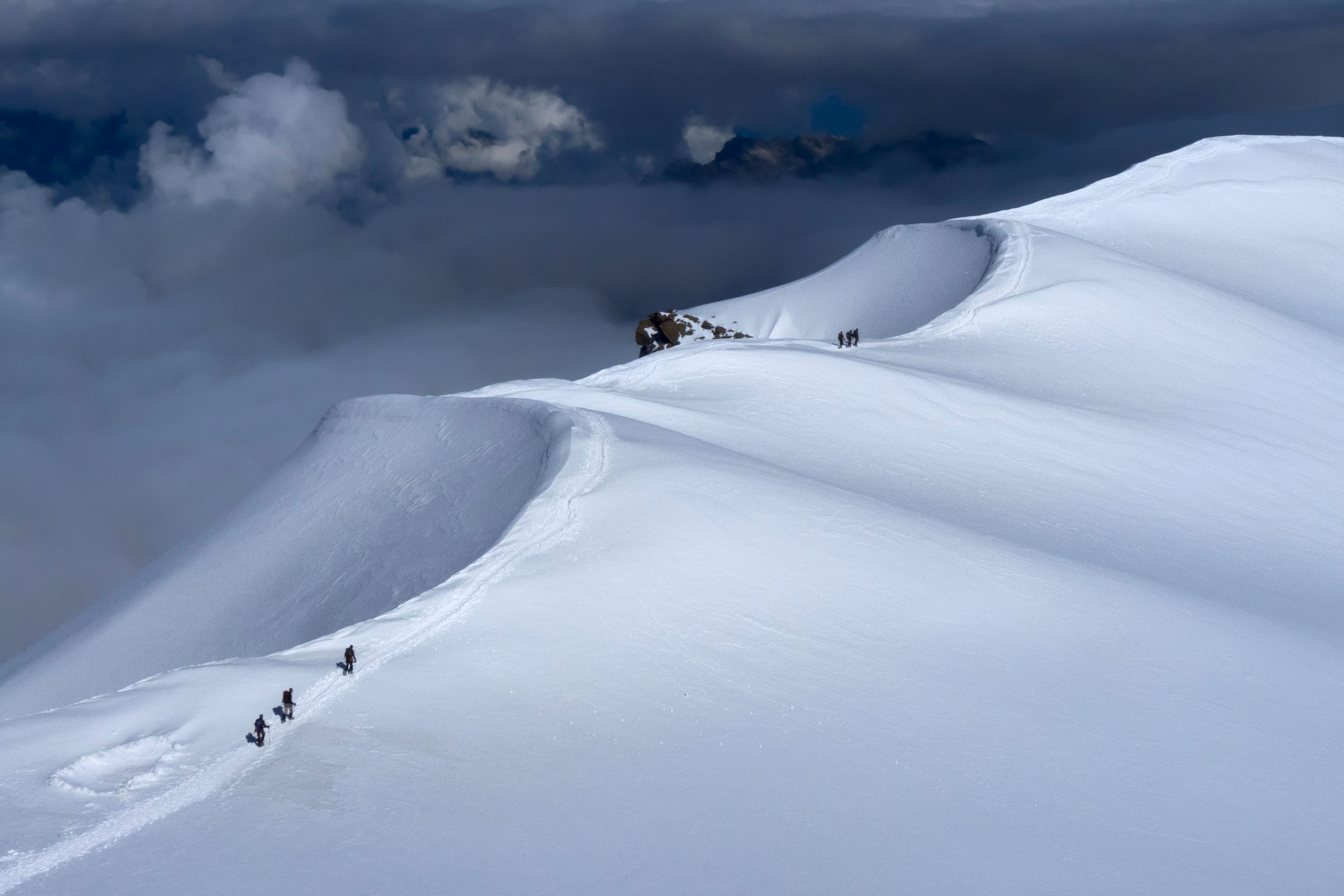 Dôme du Goûter: Bergsteiger im Mont-Blanc-Massiv