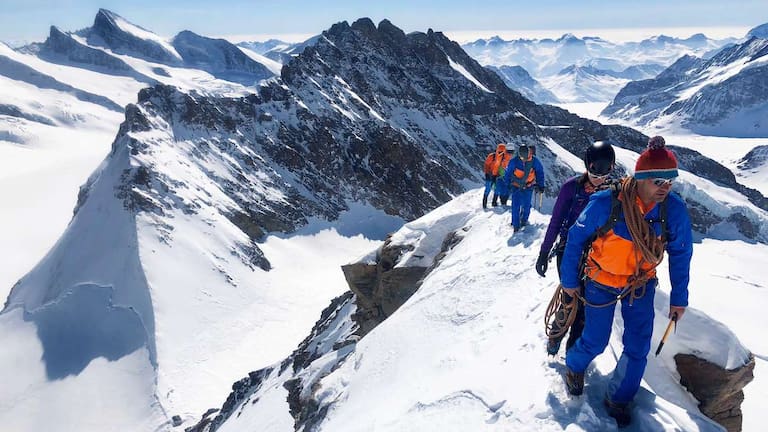 Eiger Extreme: Winterbesteigung des Mönchs (4.107 m) in der Jungfrau-Region in den Berner Alpen