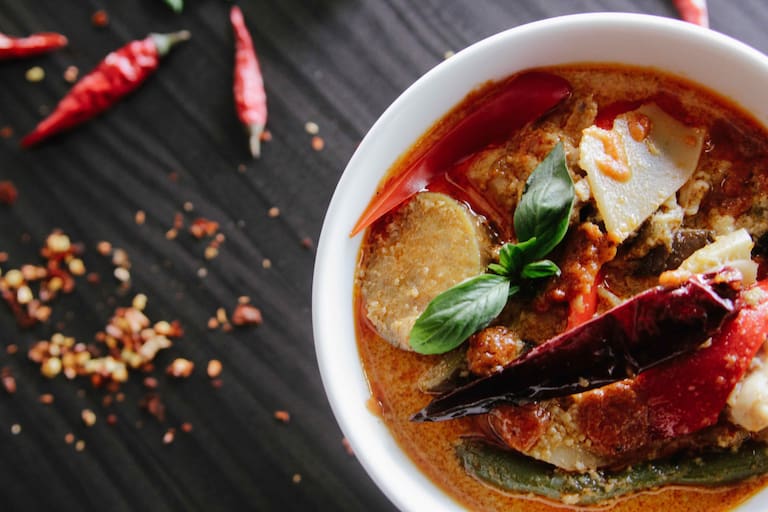 Eine warme Suppe mit Chili kann wahre Wunder wirken.