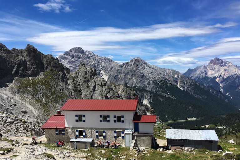 Die Fonda-Savio-Hütte in den Dolomiten in Venetien
