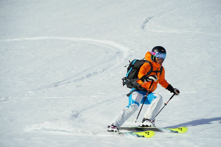 Freeriden: Wintersportler im freien Gelände