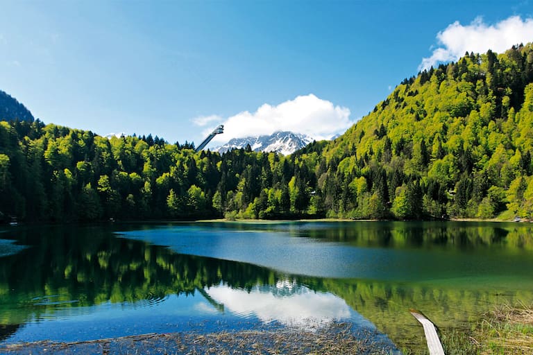 Kühle Touren für heiße Tage: Freibergsee in Bayern