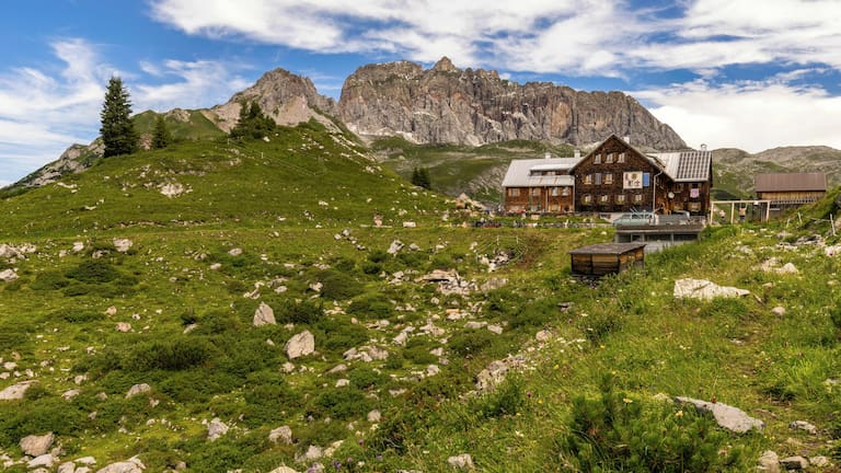 Freiburger Hütte im Lechquellengebirge in Vorarlberg