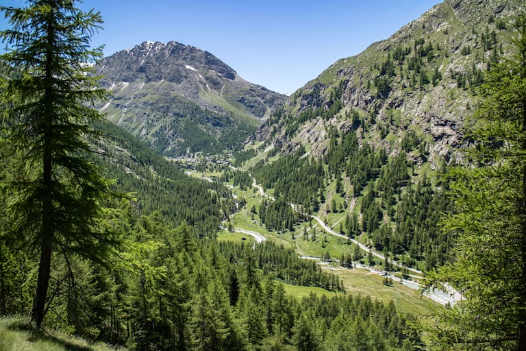 Aufstieg auf den Gran Paradiso: Blick ins Aostatal