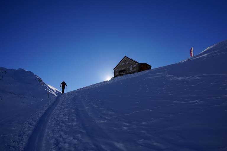 Das Hochjoch Hospiz im hintersten Rofental in den Ötztaler Alpen auf 2413 Meter ist ein Traumhafter Stützpunkt für herrliche Skitouren.