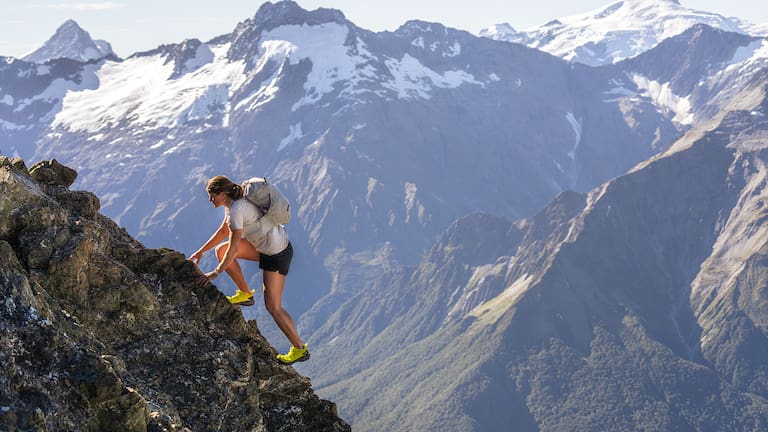 Beim Berglaufen kannst du dich so richtig auspowern und gleichzeitig frische Bergluft schnuppern.