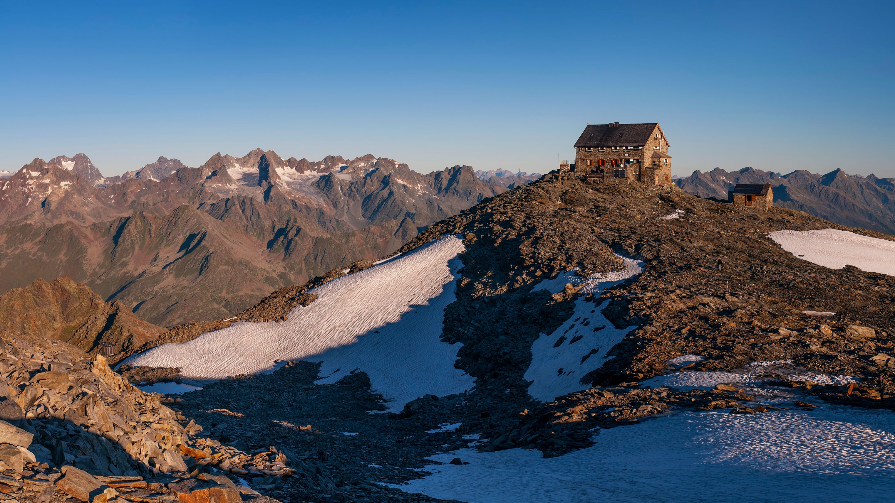 Hochstubaihütte in den Ötztaler Alpen in Tirol
