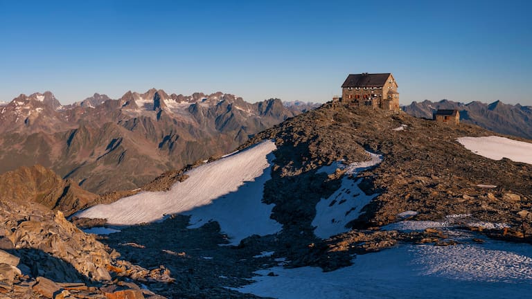 Hochstubaihütte in den Ötztaler Alpen in Tirol