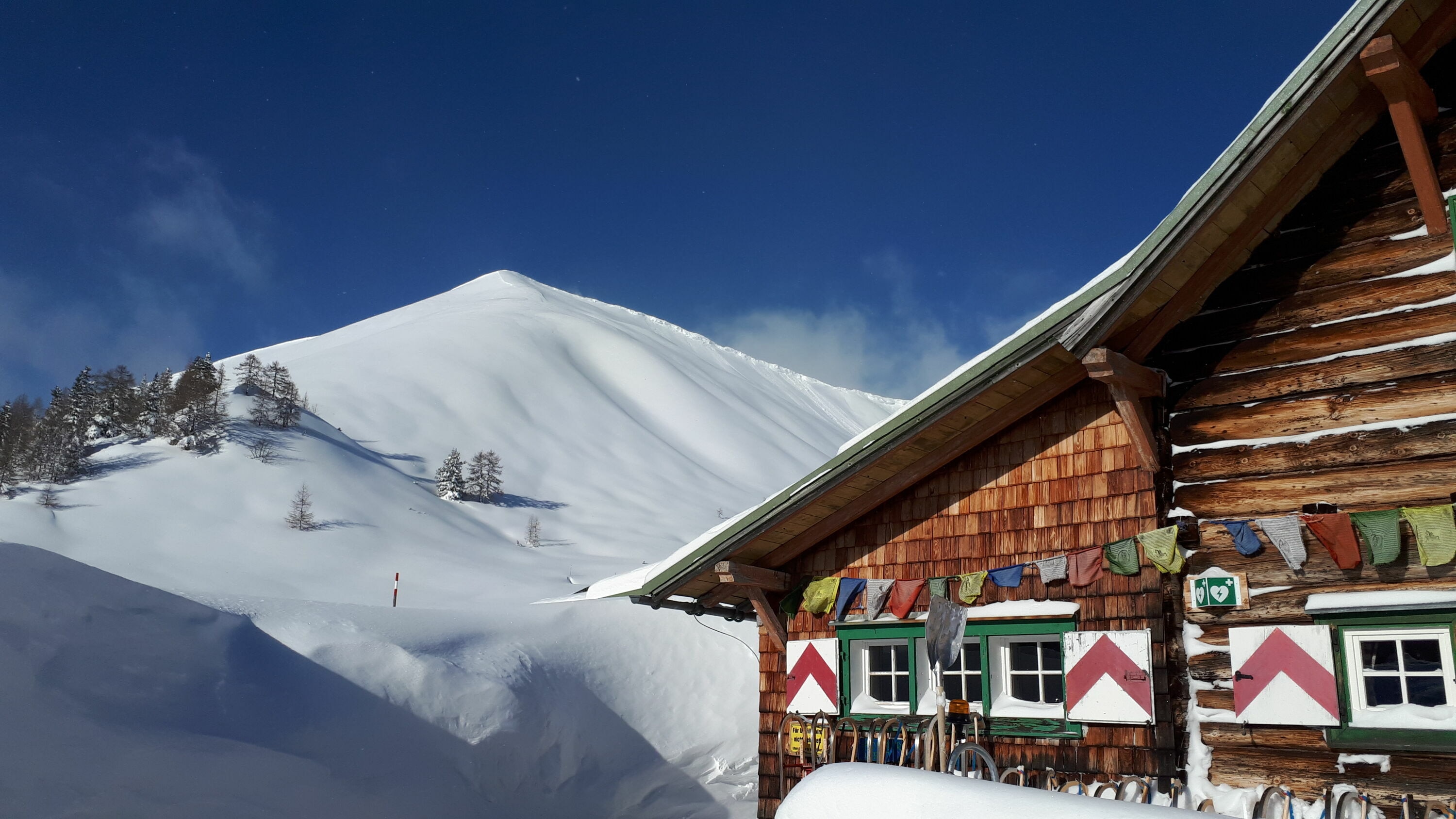 Der perfekte Ausgangspunkt für eine Wochenede voller Pulverschnee, die Südwiener Hütte