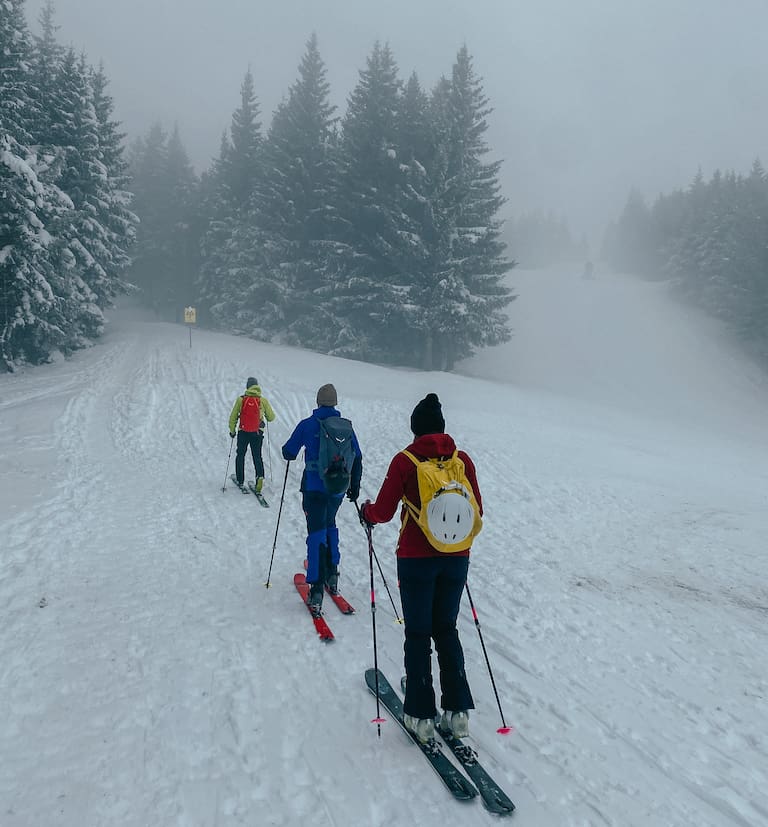 Über den Wolken: Heinz Pfeffer mit dem Bergwelten-Team auf Pistentour am Kranzberg 