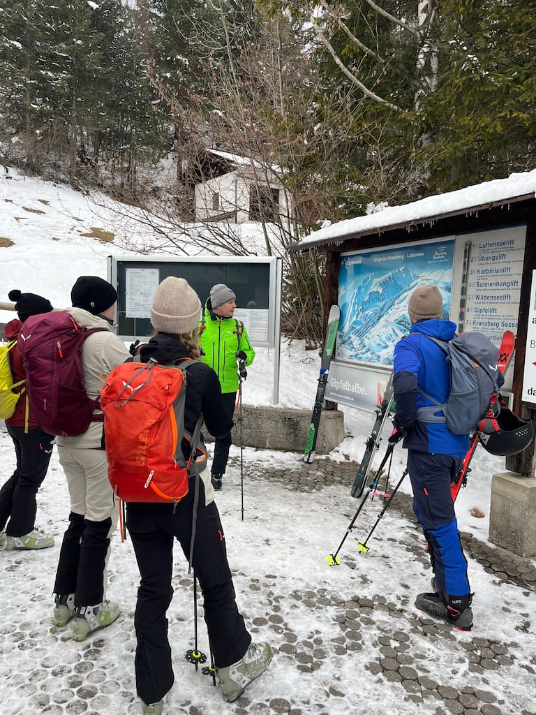 Heinz Pfeffer erklärt das Kranzberg-Skigebiet 