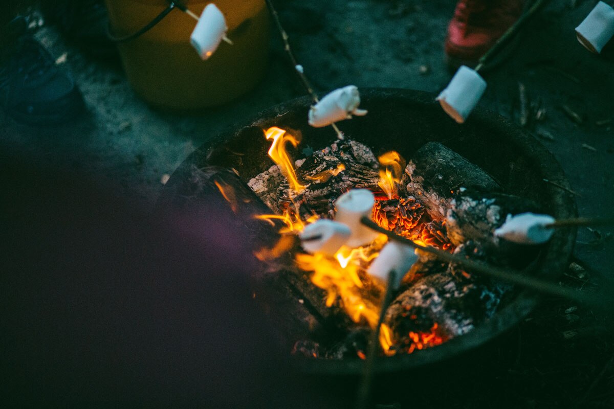 Lagerfeuer und Marshmallows – ein unschlagbares Team 