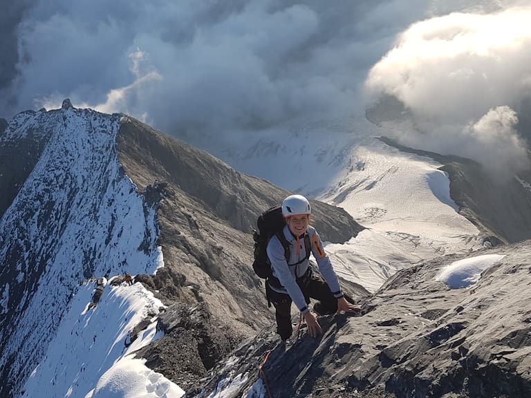 Die junge Hüttenwirtin aus Bern auf ihrem Weg zum Gipfel des Eiger