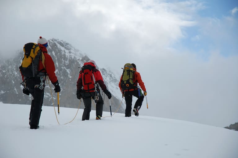 Bergwetter – Kaltfront: Bergsteiger auf Hochtour