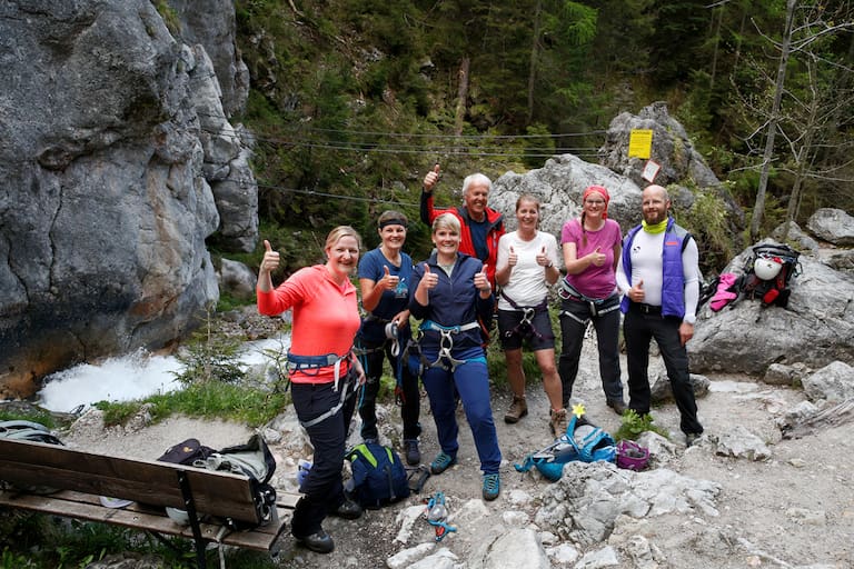 Glückliche Teilnehmer des Bergwelten-Klettersteig-Events