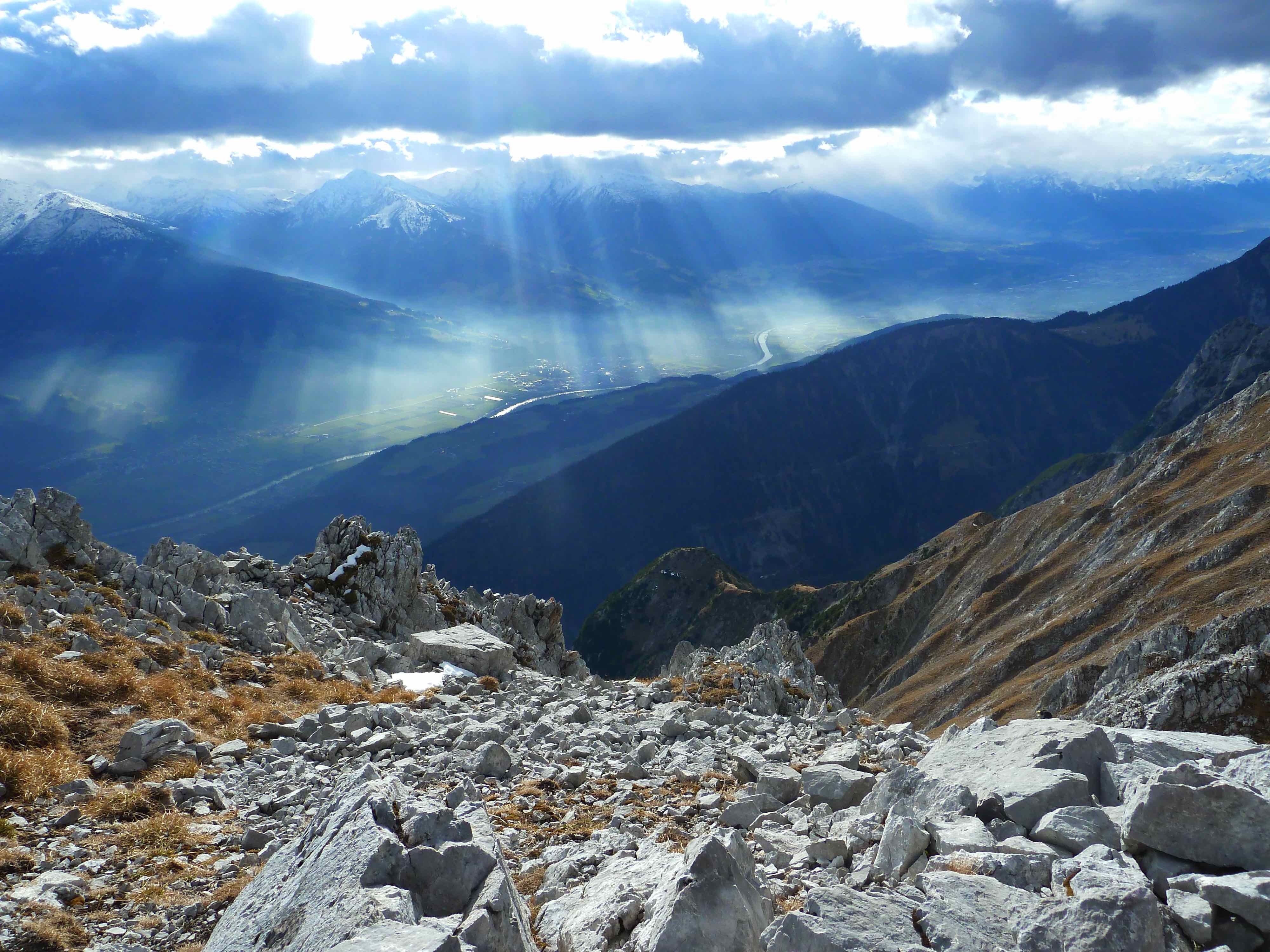 Ausblick von der Fiechter Spitze ins Inntal, östliches Karwendel
