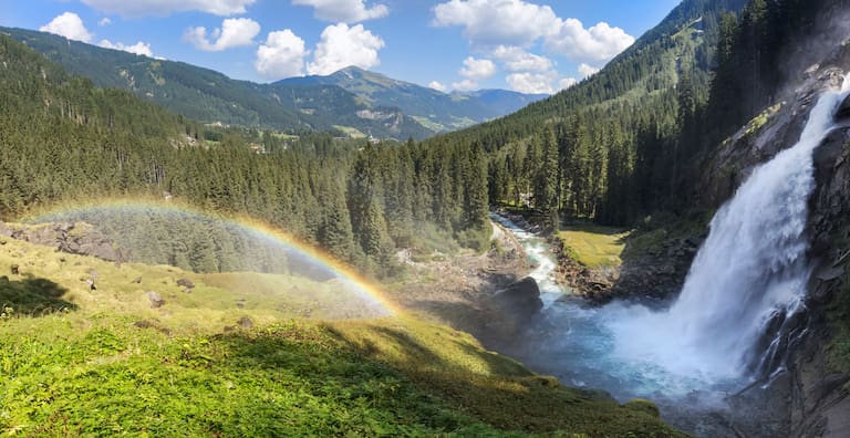 Ein oft beobachtetes Schauspiel im Nationalpark Niedere Tauern: Ein Regenbogen vor den Krimmler Wasserfällen